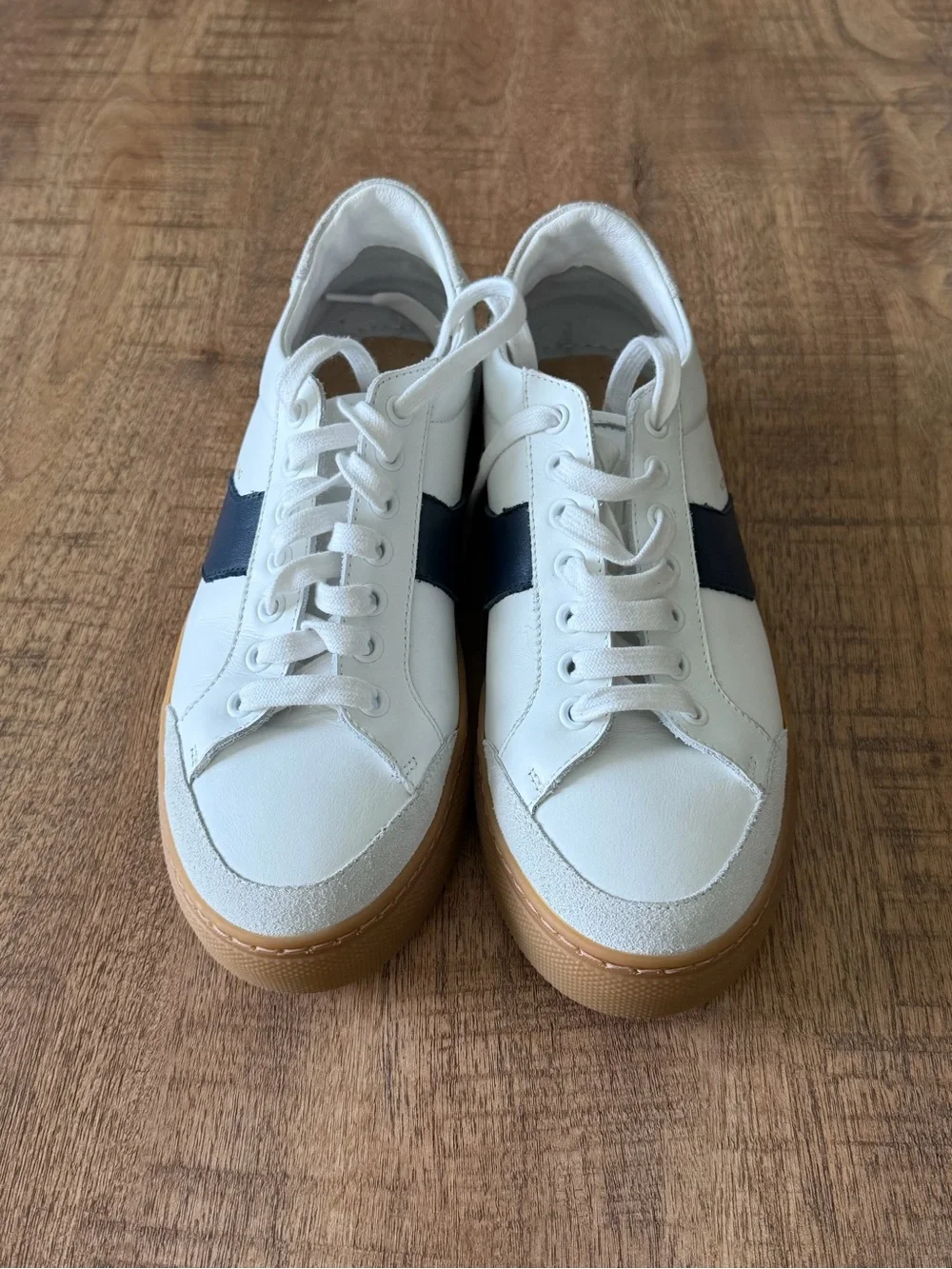 Me+Em Trainer White Leather Low-Top Sneakers with Navy Accent and Gum Sole Sz 39